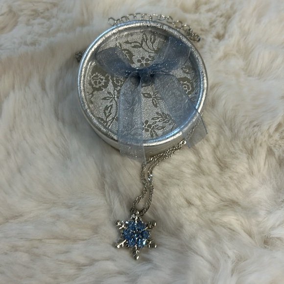 Frosty Snowflake Necklace - Picture 9 of 10